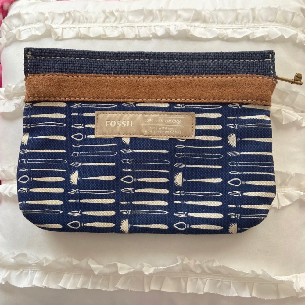 Fossil pouch